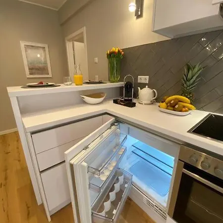 Zentrales Mit Großer Moderner Küche Apartment