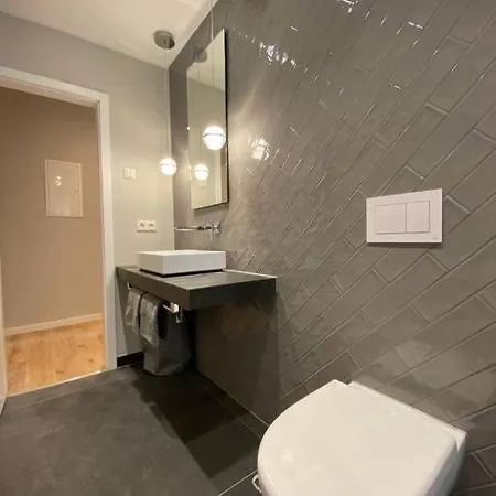 Apartment Zentrales Mit Großer Moderner Küche Düsseldorf